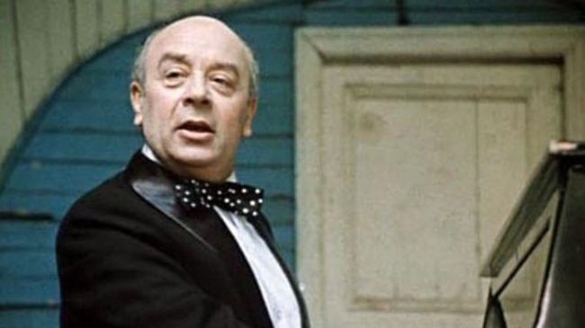 Леонид Броневой в фильме Покровские ворота Леонид Броневой в фильме Покровские ворота