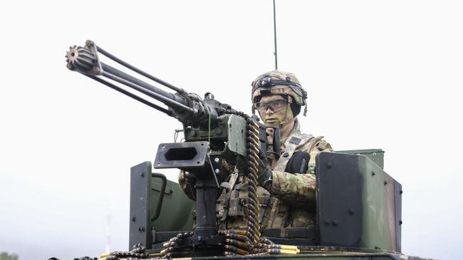 Военнослужащий армии США во время совместных учений в Германии Военнослужащий армии США во время совместных учений в Германии