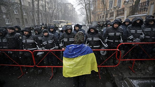 Участник акции протеста в Киеве Участник акции протеста в Киеве