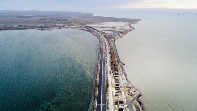 Вид на строящийся Крымский мост в Керченском проливе Вид на строящийся Крымский мост в Керченском проливе