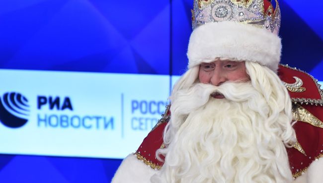 Дед Мороз на пресс-конференции в Международном мультимедийном пресс-центре МИА Россия сегодня. 11 декабря 2017 Дед Мороз на пресс-конференции в Международном мультимедийном пресс-центре МИА Россия сегодня. 11 декабря 2017