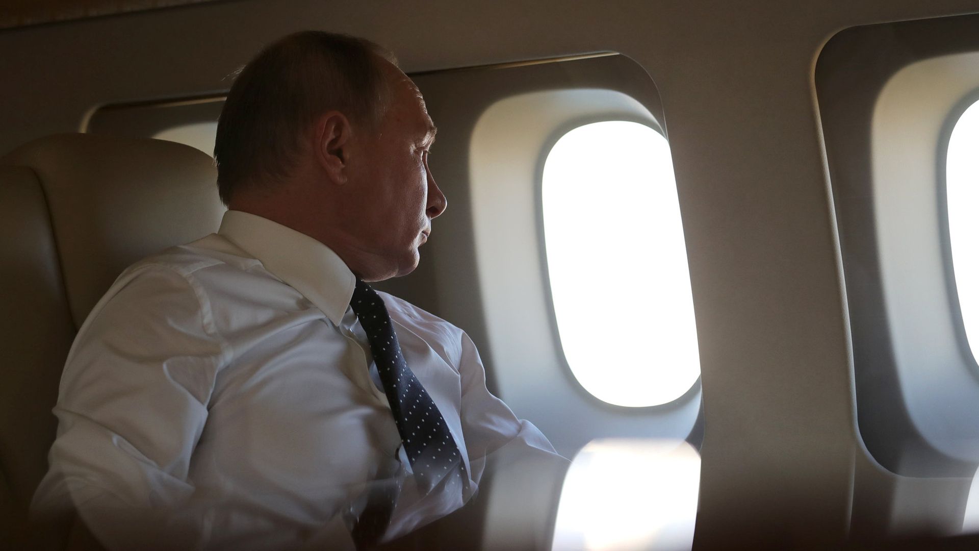 Президент РФ Владимир Путин на борту президентского самолета Президент РФ Владимир Путин на борту президентского самолета - РИА Новости, 1920, 02.09.2024