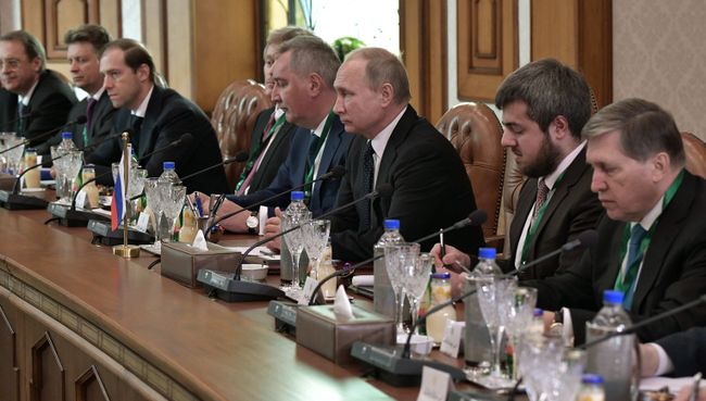Президент РФ Владимир Путин во время российско-египетских переговоров в Каире. 11 декабря 2017
