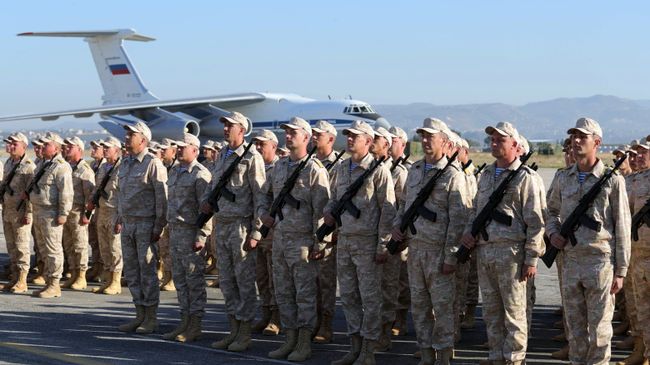 Российские военнослужащие на авиабазе Хмеймим в Сирии. Архивное фото