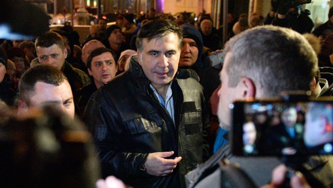 Михаил Саакашвили неподалеку от площади Независимости в Киеве. 11 декабря 2017 Михаил Саакашвили неподалеку от площади Независимости в Киеве. 11 декабря 2017
