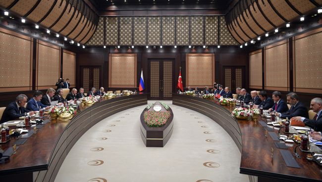 Президент РФ Владимир Путин и президент Турции Реджеп Тайип Эрдоган во время российско-турецких переговоров в Анкаре. 11 декабря 2017