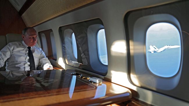 Владимир Путин на борту президентского самолета Владимир Путин на борту президентского самолета