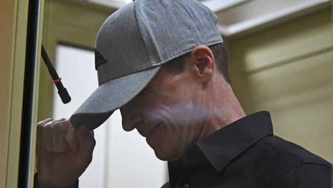 Игорь Сосновский, обвиняемый в убийстве 16 человек и покушении на убийство пятерых, во время оглашения приговора в Московском областном суде Игорь Сосновский, обвиняемый в убийстве 16 человек и покушении на убийство пятерых, во время оглашения приговора в Московском областном суде