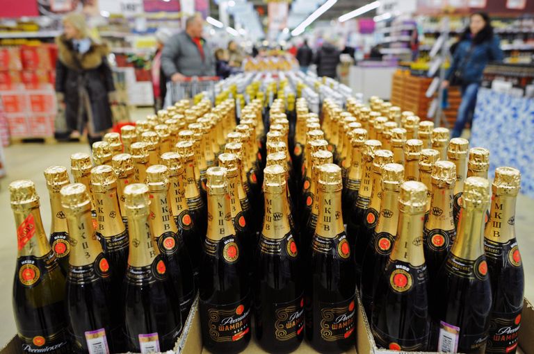 Алкогольная продукция в супермаркете Алкогольная продукция в супермаркете
