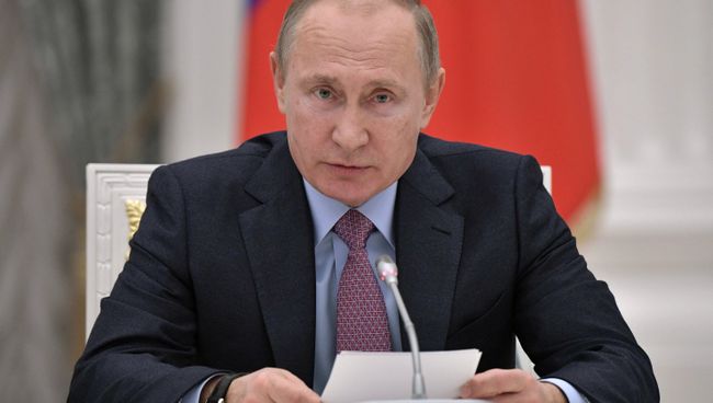 Владимир Путин во время встречи с судьями Конституционного суда. 12 октября 2017 Владимир Путин во время встречи с судьями Конституционного суда. 12 октября 2017