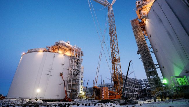 Резервуары на строящемся заводе по производству сжиженного газа Ямал СПГ. Архивное фото Резервуары на строящемся заводе по производству сжиженного газа Ямал СПГ. Архивное фото