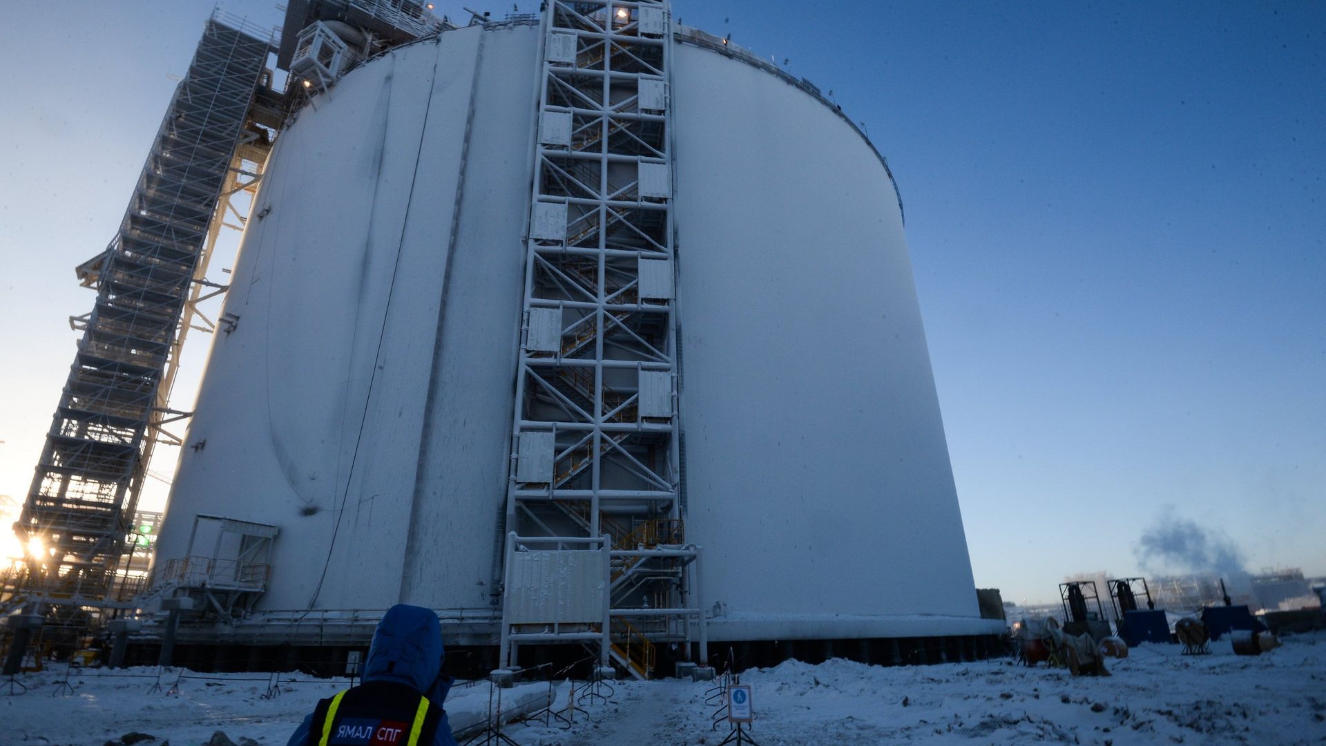 Резервуар на заводе по производству сжиженного газа Резервуар на заводе по производству сжиженного газа - РИА Новости, 1920, 02.12.2023