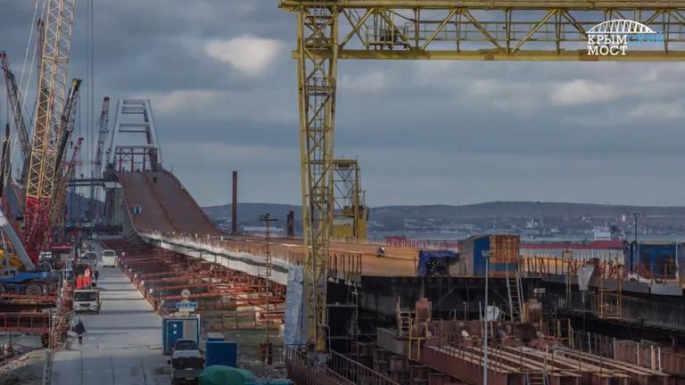 Финальная сборка пролетов Крымского моста со стороны Краснодарского края Финальная сборка пролетов Крымского моста со стороны Краснодарского края
