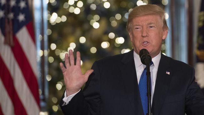 Президент США Дональд Трамп выступает по вопросу налоговой реформы в Вашингтоне. 13 декабря 2017 Президент США Дональд Трамп выступает по вопросу налоговой реформы в Вашингтоне. 13 декабря 2017