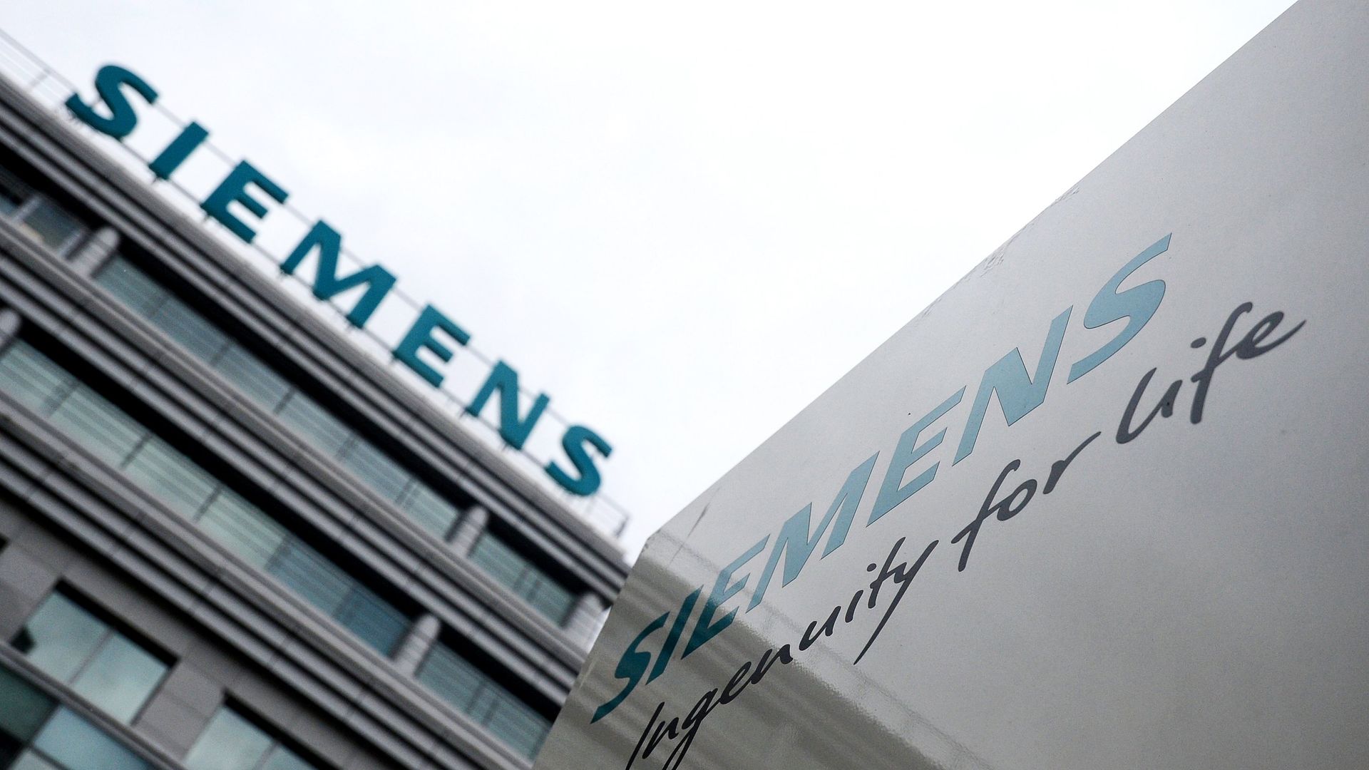 Вывеска на здании компании Siemens в Москве Вывеска на здании компании Siemens в Москве - РИА Новости, 1920, 29.07.2022