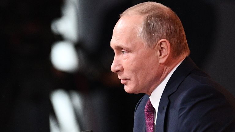 Президент РФ Владимир Путин во время большой ежегодной пресс-конференции Президент РФ Владимир Путин во время большой ежегодной пресс-конференции