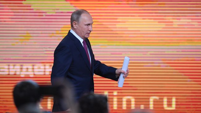 Президент РФ Владимир Путин во время большой ежегодной пресс-конференции Президент РФ Владимир Путин во время большой ежегодной пресс-конференции