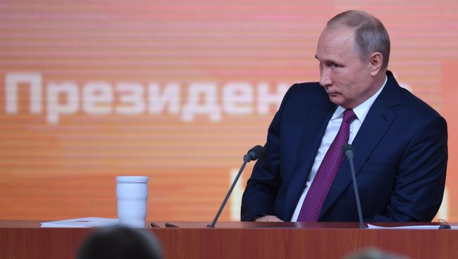 Президент РФ Владимир Путин во время большой ежегодной пресс-конференции Президент РФ Владимир Путин во время большой ежегодной пресс-конференции