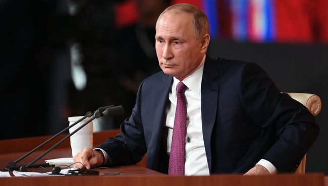 Президент РФ Владимир Путин во время большой ежегодной пресс-конференции. 14 декабря 2017 Президент РФ Владимир Путин во время большой ежегодной пресс-конференции. 14 декабря 2017