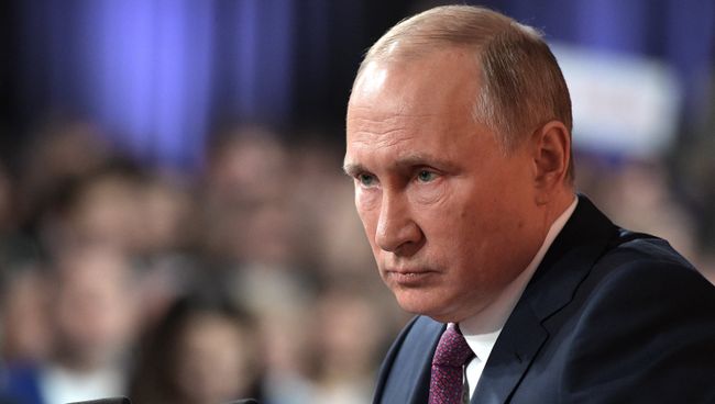 Президент РФ Владимир Путин во время большой ежегодной пресс-конференции Президент РФ Владимир Путин во время большой ежегодной пресс-конференции