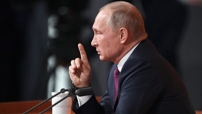 Президент РФ Владимир Путин во время большой ежегодной пресс-конференции Президент РФ Владимир Путин во время большой ежегодной пресс-конференции