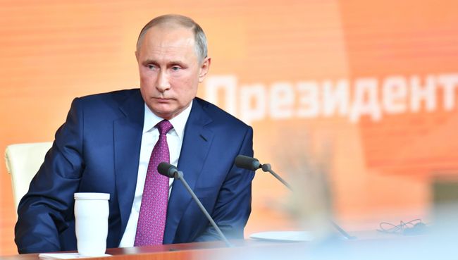 Президент РФ Владимир Путин во время большой ежегодной пресс-конференции Президент РФ Владимир Путин во время большой ежегодной пресс-конференции