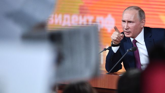 Президент РФ Владимир Путин во время большой ежегодной пресс-конференции Президент РФ Владимир Путин во время большой ежегодной пресс-конференции