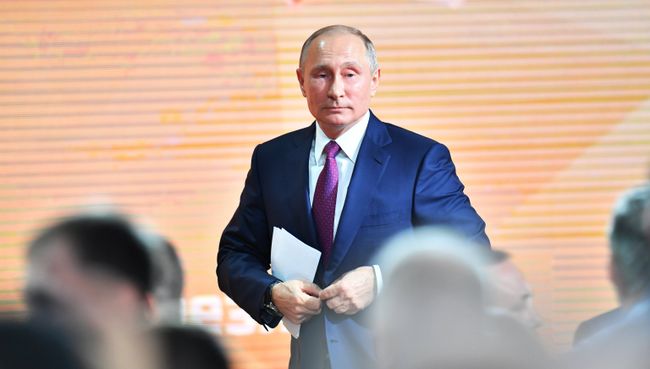 Президент РФ Владимир Путин после ежегодной большой пресс-конференции Президент РФ Владимир Путин после ежегодной большой пресс-конференции