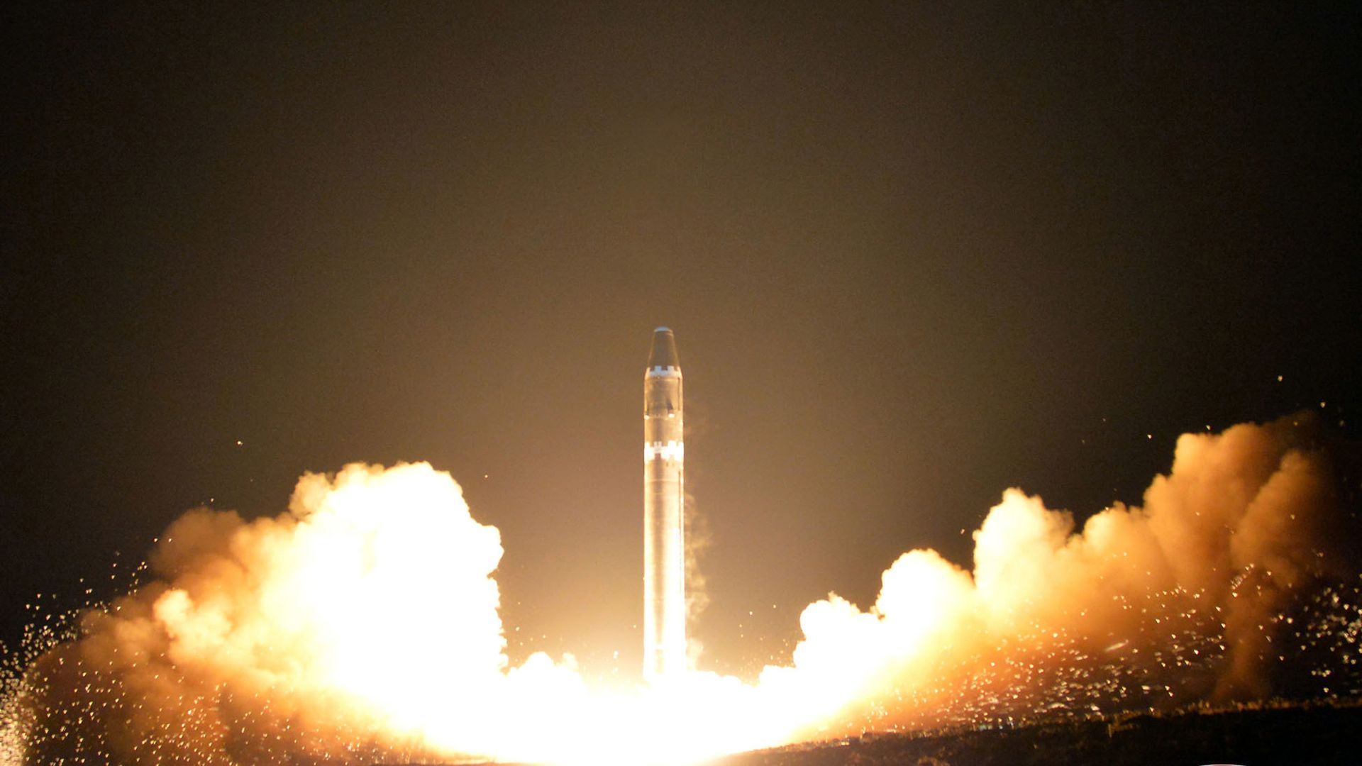 Запуск межконтинентальной баллистической ракеты Hwasong-15 в КНДР Запуск межконтинентальной баллистической ракеты Hwasong-15 в КНДР - РИА Новости, 1920, 01.01.2023