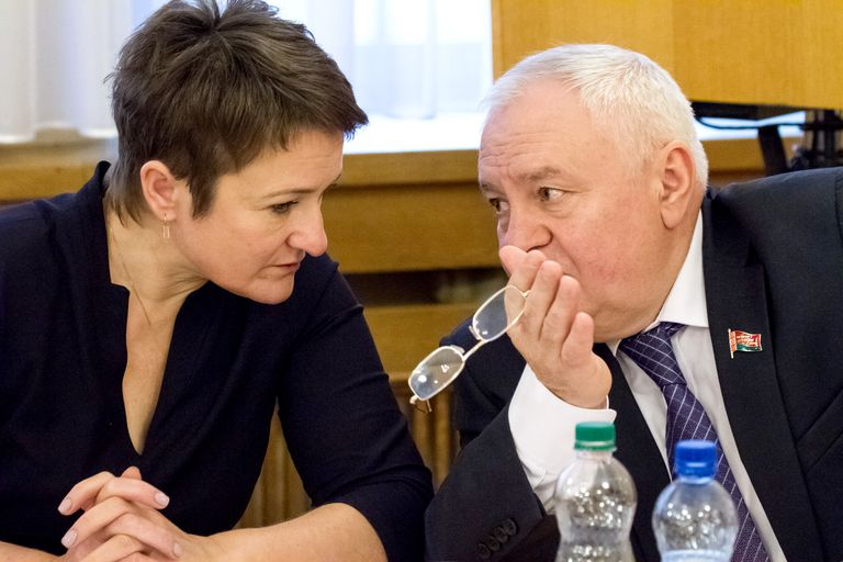 Депутаты – члены Комиссии Парламентского Собрания по социальной политике, науке, культуре и гуманитарным вопросам Людмила Макарина-Кибак и Александр Сегодник Депутаты – члены Комиссии Парламентского Собрания по социальной политике, науке, культуре и гуманитарным вопросам Людмила Макарина-Кибак и Александр Сегодник