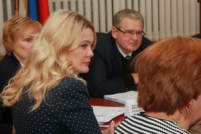 Член Комиссии Парламентского Собрания по бюджету и финансам Оксана Гайдук и председатель Комиссии Парламентского Собрания по бюджету и финансам Николай Гончар Член Комиссии Парламентского Собрания по бюджету и финансам Оксана Гайдук и председатель Комиссии Парламентского Собрания по бюджету и финансам Николай Гончар