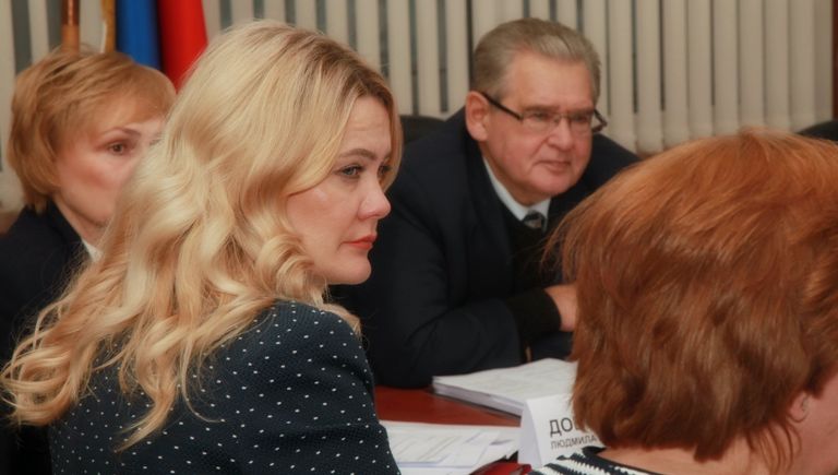 Член Комиссии Парламентского Собрания по бюджету и финансам Оксана Гайдук и председатель Комиссии Парламентского Собрания по бюджету и финансам Николай Гончар Член Комиссии Парламентского Собрания по бюджету и финансам Оксана Гайдук и председатель Комиссии Парламентского Собрания по бюджету и финансам Николай Гончар