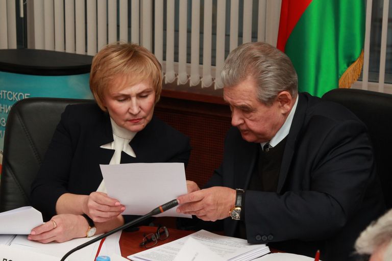 Заместитель председателя Комиссии Людмила Добрынина и председатель Комиссии Николай Гончар Заместитель председателя Комиссии Людмила Добрынина и председатель Комиссии Николай Гончар