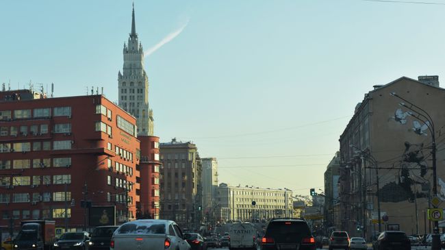 Высотное здание на площади Красных Ворот в Москве Высотное здание на площади Красных Ворот в Москве