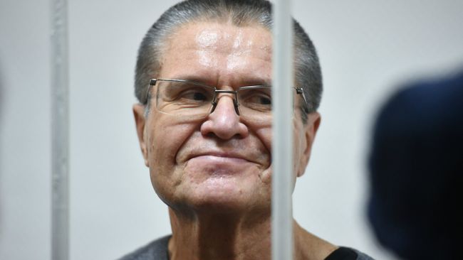 Алексей Улюкаев после оглашения приговора в Замоскворецком суде. Архивное фото Алексей Улюкаев после оглашения приговора в Замоскворецком суде. Архивное фото