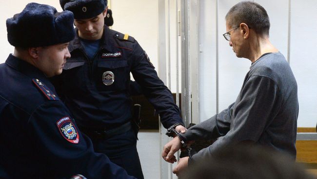 Алексей Улюкаев после оглашения приговора в Замоскворецком суде. 15 декабря 2017 Алексей Улюкаев после оглашения приговора в Замоскворецком суде. 15 декабря 2017