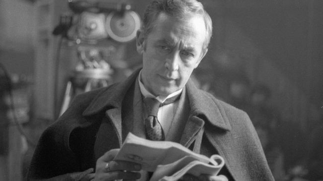 Заслуженный артист РСФСР Василий Ливанов в роли Шерлока Холмса в фильме Шерлок Холмс и доктор Ватсон