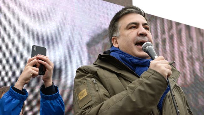 Михаил Саакашвили выступает на митинге в центре Киеве за принятие закона об импичменте украинского президента Петра Порошенко. 17 декабря 2017 Михаил Саакашвили выступает на митинге в центре Киеве за принятие закона об импичменте украинского президента Петра Порошенко. 17 декабря 2017