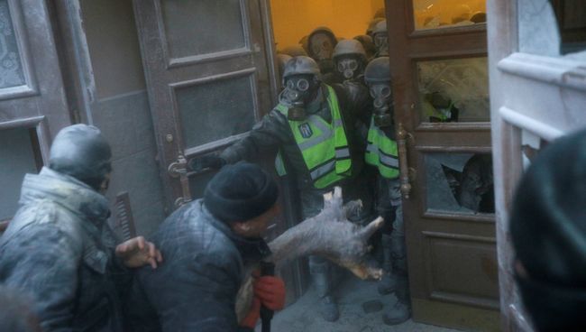Сторонники Михаила Саакашвили у здания Октябрьского дворца в Киеве, Украина. 17 декабря 2017 Сторонники Михаила Саакашвили у здания Октябрьского дворца в Киеве, Украина. 17 декабря 2017