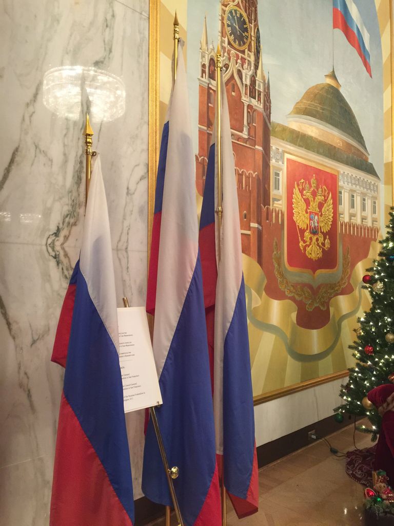 Флаги, снятые США с российских представительств. 18.12.17