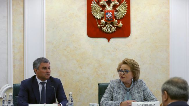 Председатель Государственной Думы РФ Вячеслав Володин и председатель Совета Федерации РФ Валентина Матвиенко. Архивное фото