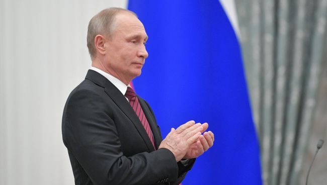 Президент РФ Владимир Путин на церемонии вручения государственных премий в области правозащитной и благотворительной деятельности. 18 декабря 2017 Президент РФ Владимир Путин на церемонии вручения государственных премий в области правозащитной и благотворительной деятельности. 18 декабря 2017