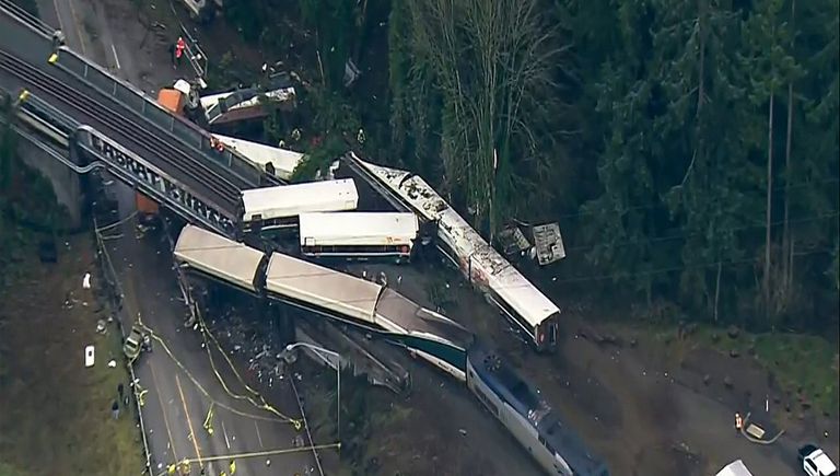 Сход поезда компании Amtrak на мосту в штате Вашингтон. 18 декабря 2017 Сход поезда компании Amtrak на мосту в штате Вашингтон. 18 декабря 2017
