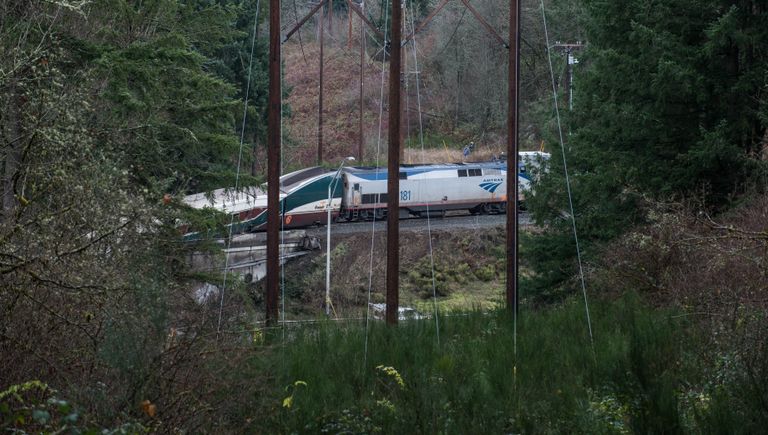 Сход поезда компании Amtrak на мосту в штате Вашингтон. 18 декабря 2017 Сход поезда компании Amtrak на мосту в штате Вашингтон. 18 декабря 2017