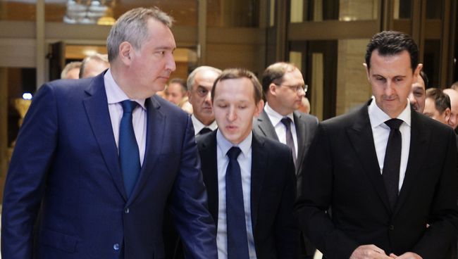Вице-премьер РФ Дмитрий Рогозин и президент Сирийской Арабской Республики Башар Асад на встрече в Сирийской Арабской Республике. 18 декабря 2017 Вице-премьер РФ Дмитрий Рогозин и президент Сирийской Арабской Республики Башар Асад на встрече в Сирийской Арабской Республике. 18 декабря 2017