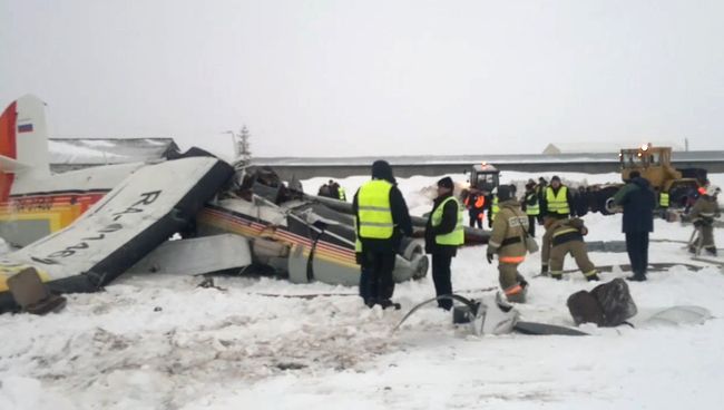 Ликвидация последствий падения самолёта Ан-2 в аэропорту Нарьян-Мара. 19 декабря 2017 Ликвидация последствий падения самолёта Ан-2 в аэропорту Нарьян-Мара. 19 декабря 2017