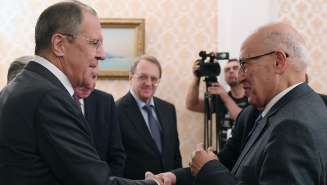 Сергей Лавров и советник президента Палестины Набиль Шаас во время встречи в Москве. 19 декабря 2017 Сергей Лавров и советник президента Палестины Набиль Шаас во время встречи в Москве. 19 декабря 2017
