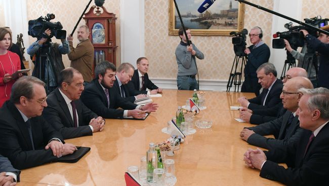 Министр иностранных дел РФ Сергей Лавров и советник президента Палестины Набиль Шаас во время встречи в Москве. 19 декабря 2017 Министр иностранных дел РФ Сергей Лавров и советник президента Палестины Набиль Шаас во время встречи в Москве. 19 декабря 2017