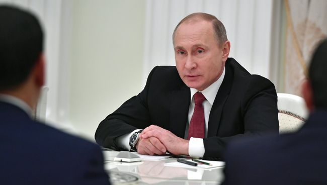 Владимир Путин во время встречи с руководителями спецслужб СНГ. 19 декабря 2017 Владимир Путин во время встречи с руководителями спецслужб СНГ. 19 декабря 2017