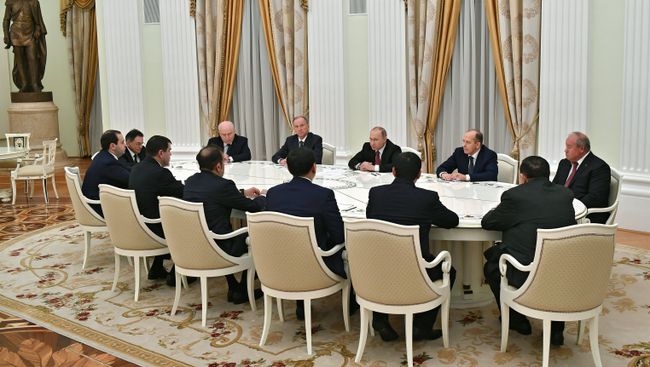 Владимир Путин во время встречи с руководителями спецслужб СНГ. Архивное фото Владимир Путин во время встречи с руководителями спецслужб СНГ. Архивное фото